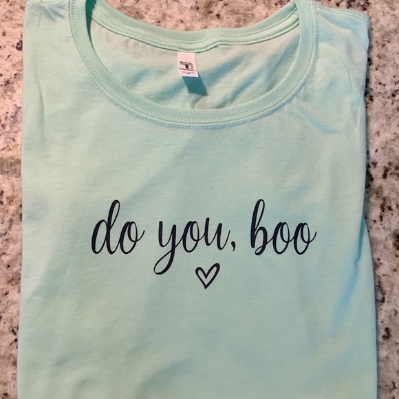 T-Shirts - Picture 3 of 4